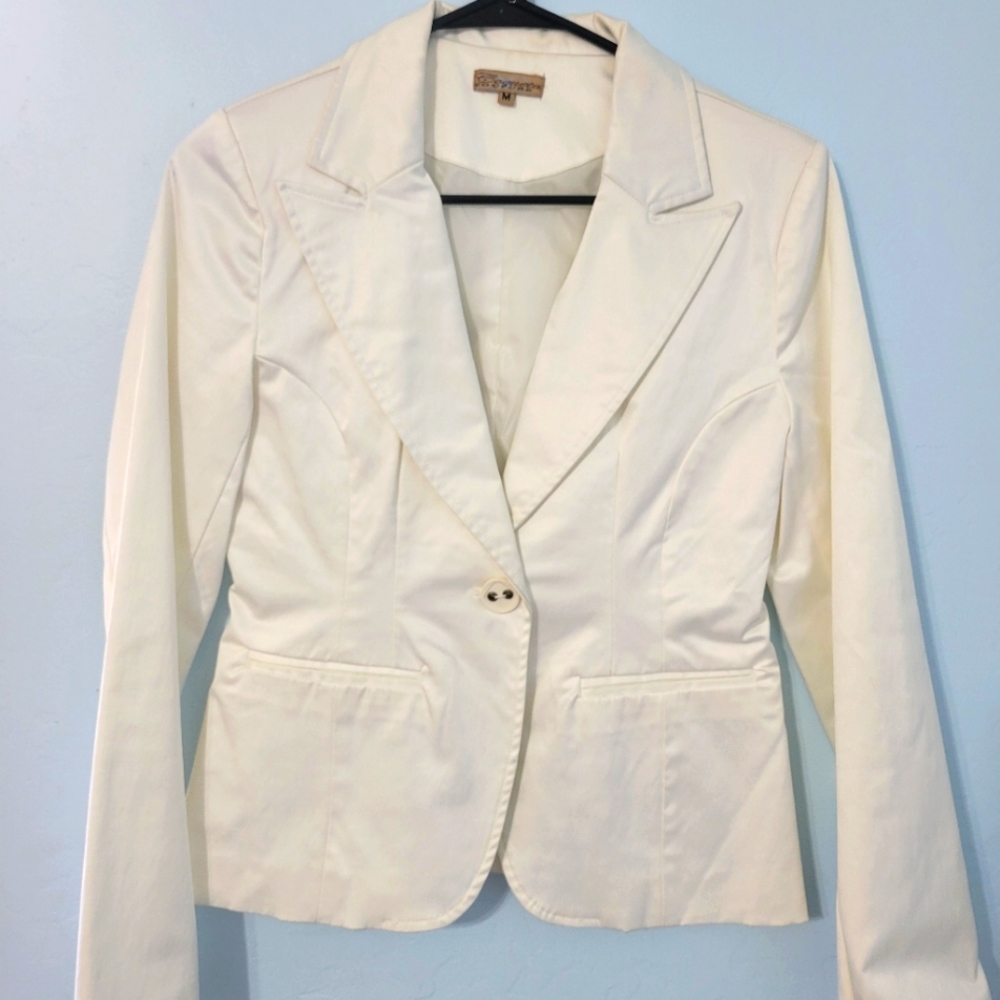 white blazer with pockets M